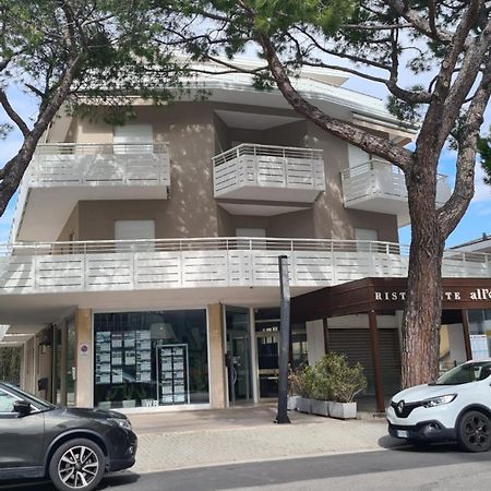 Residence Gallo - Walterigato Apartments Per Solo Famiglie 리도 디 예솔로 외부 사진